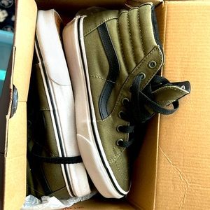 Kids SK8 -HI Hightop Vans . Size 3.5 .